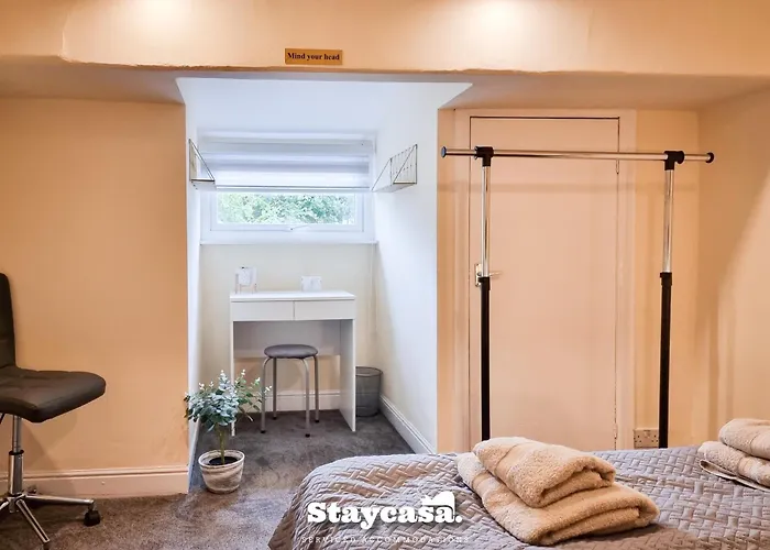 Spacious 5Br Home In Leafy Withington